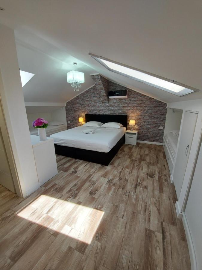 Kevin&Jessica Rooms Giarmata 外观 照片