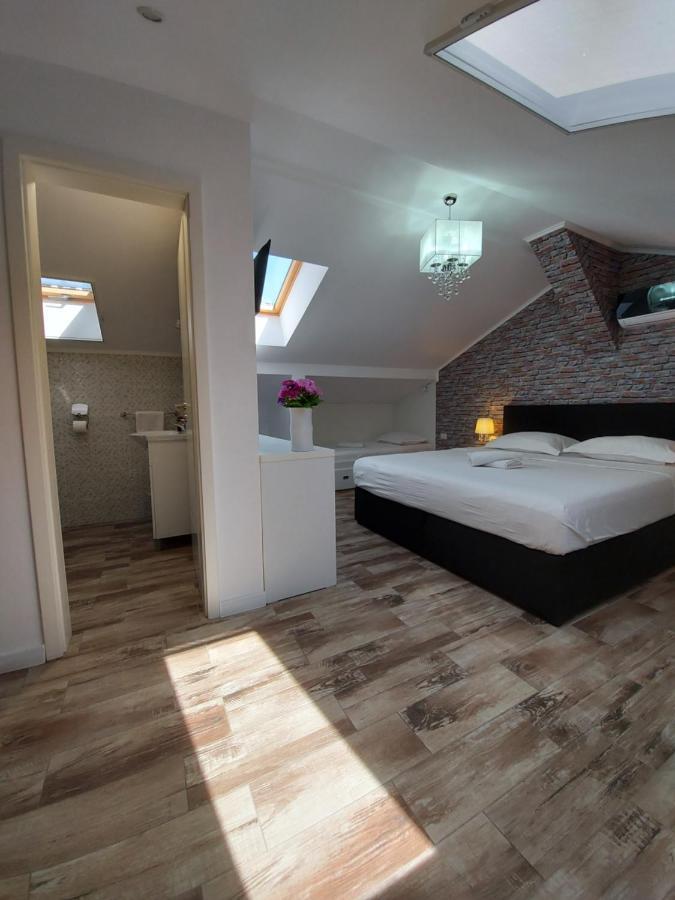 Kevin&Jessica Rooms Giarmata 外观 照片
