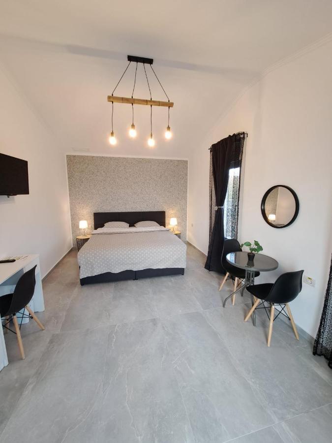 Kevin&Jessica Rooms Giarmata 外观 照片