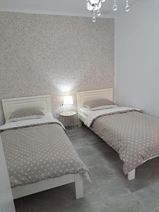 Kevin&Jessica Rooms Giarmata 外观 照片