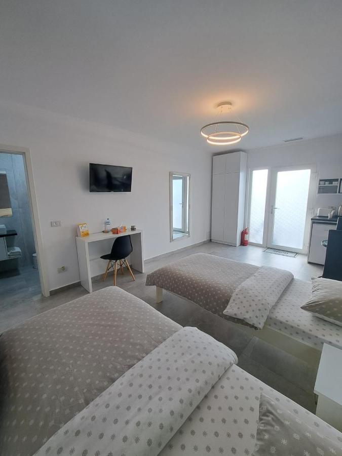 Kevin&Jessica Rooms Giarmata 外观 照片