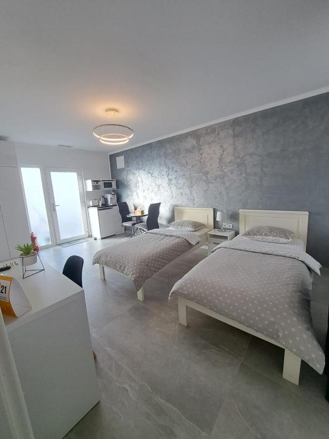 Kevin&Jessica Rooms Giarmata 外观 照片