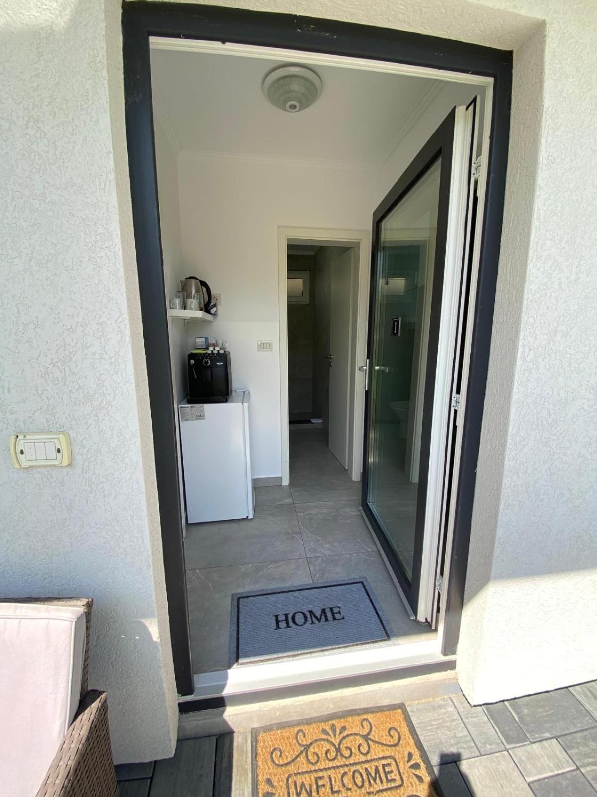 Kevin&Jessica Rooms Giarmata 外观 照片