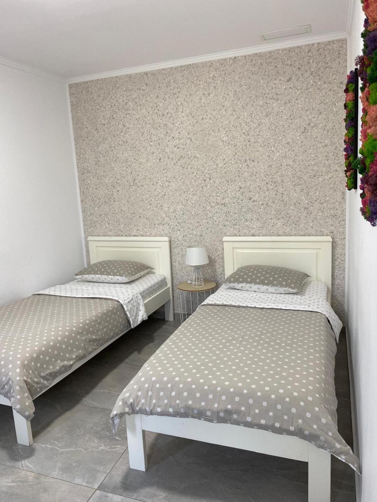Kevin&Jessica Rooms Giarmata 外观 照片
